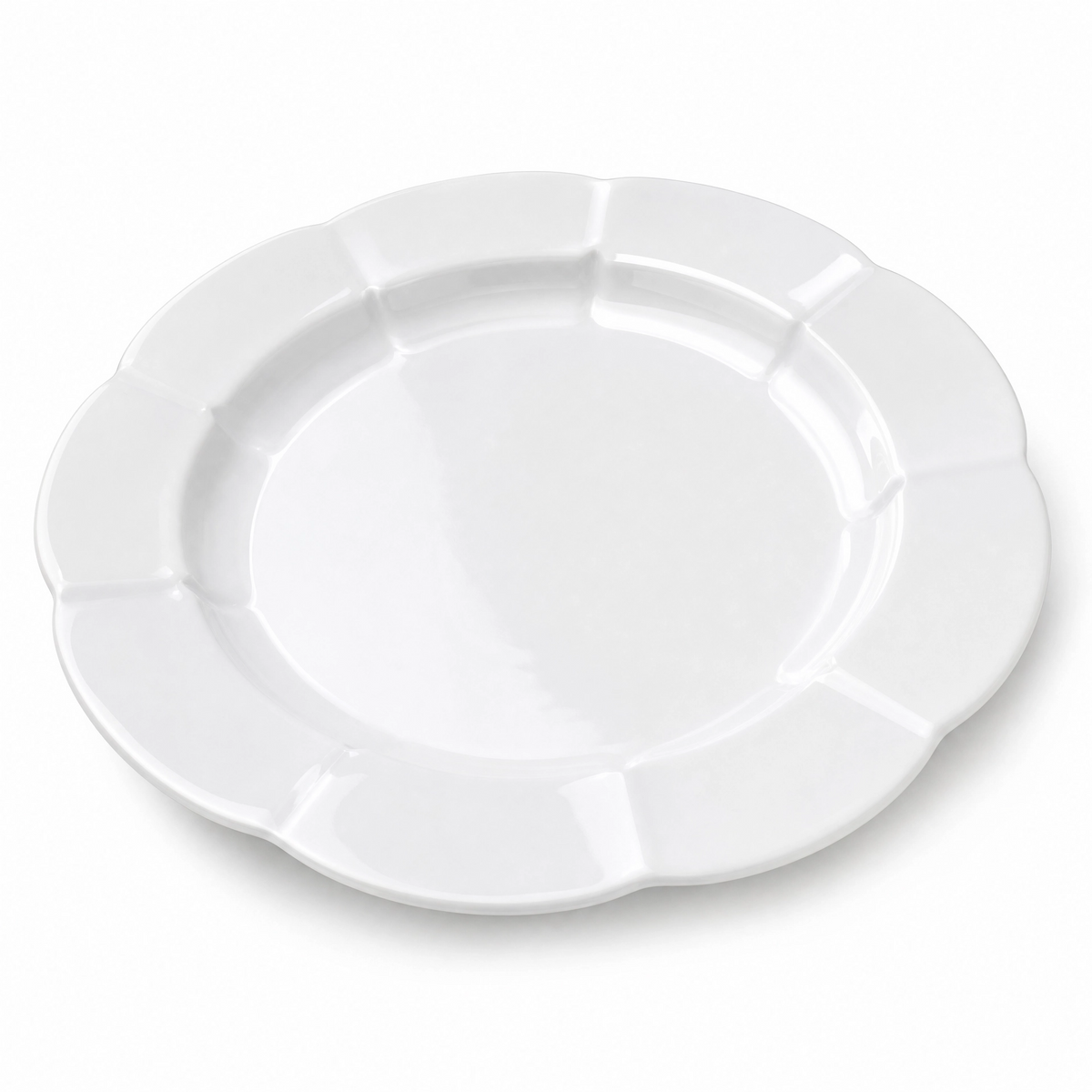 מגש הגשה עגול לבן בקוטר 40 ס"מ עשוי Bone China עם שוליים מעוצבים להגשה אלגנטית של מאכלים ואירוח.
